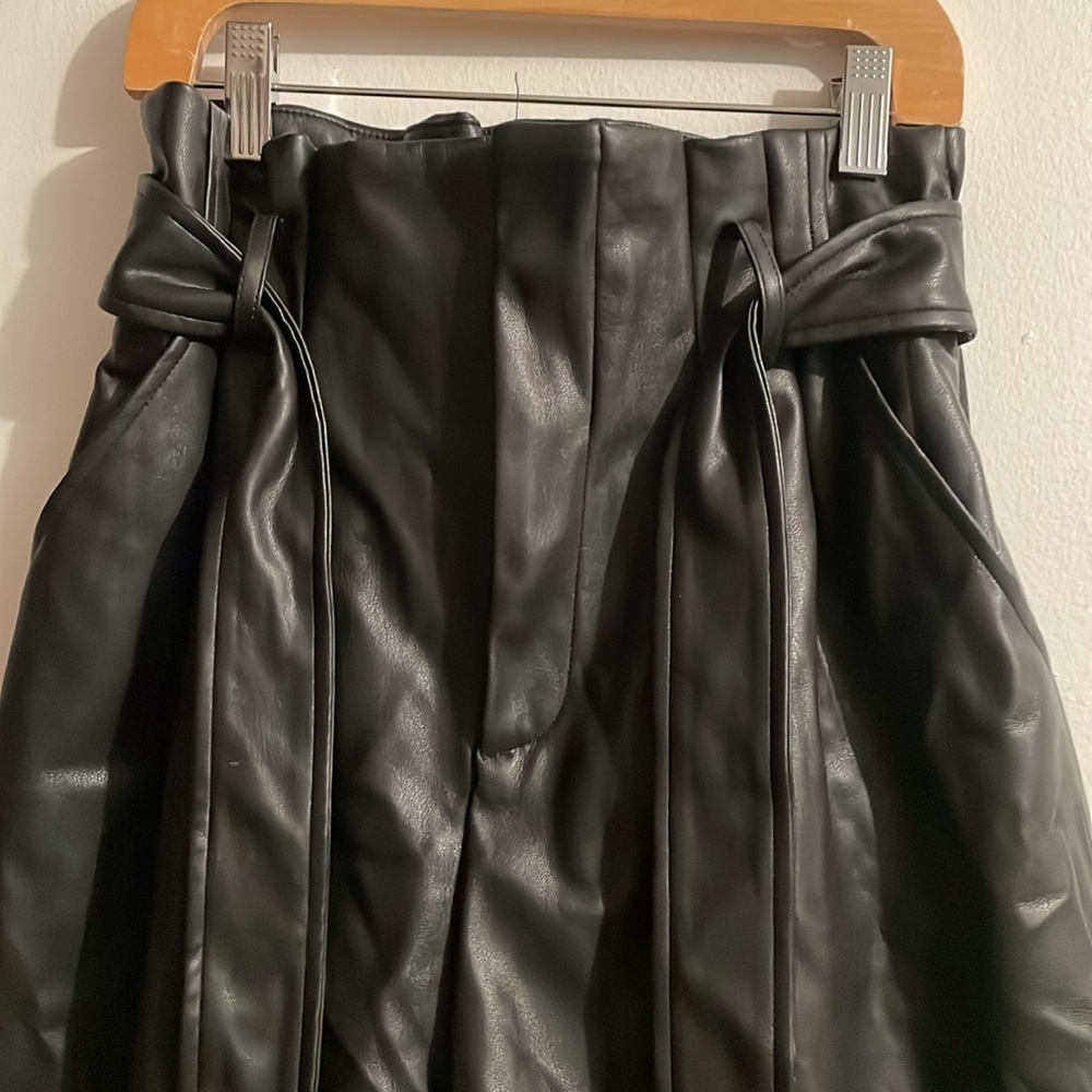 High waisted faux leather zara shorts - Picture 2 of 4